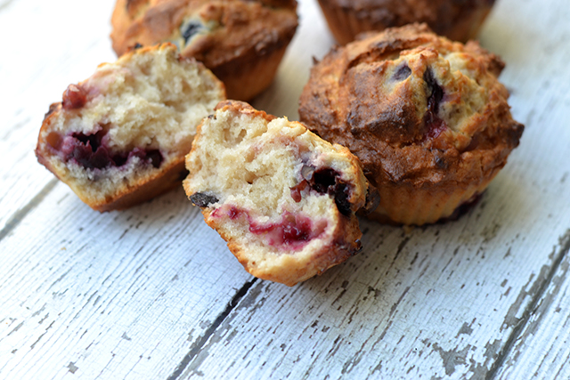 Muffins met yoghurt en kersen