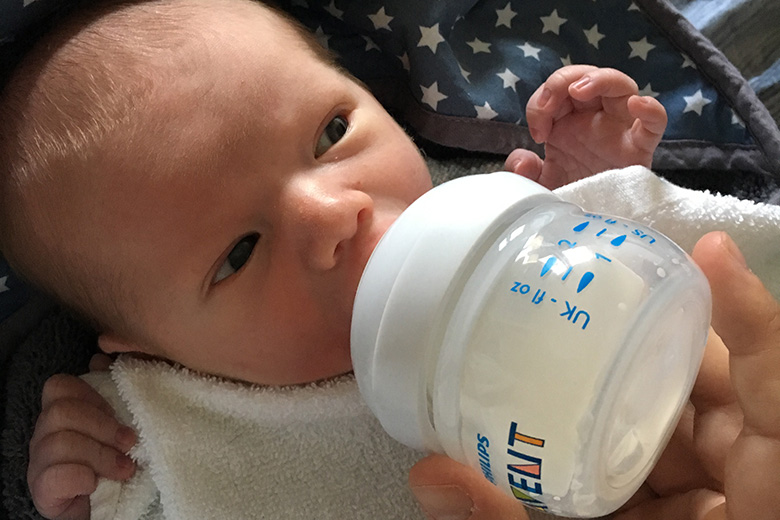 baby drinkt onrustig