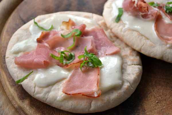 pita met mozzarella en ham