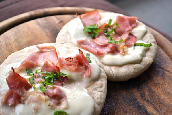 pita met mozzarella en ham