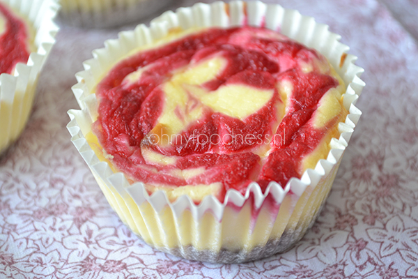 mini frambozen cheesecakes 