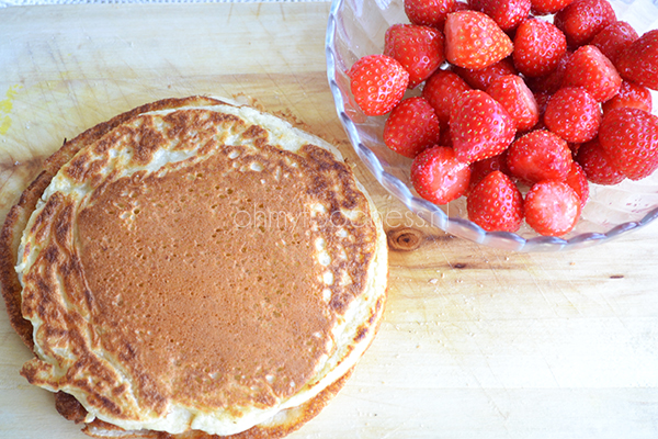 american pancakes met verse aardbeien 