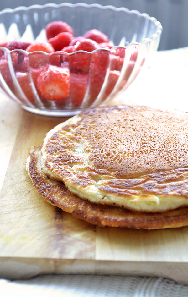 american pancakes met verse aardbeien 