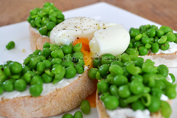 bruschetta met doperwtenpuree 