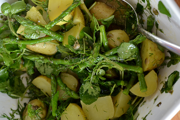 aardappelsalade met groene asperges