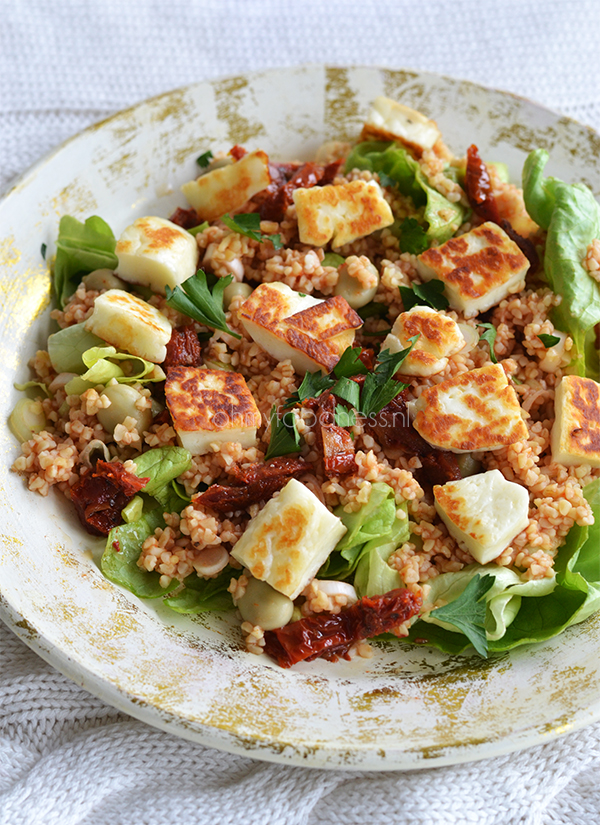 Bulgursalade met halloumi