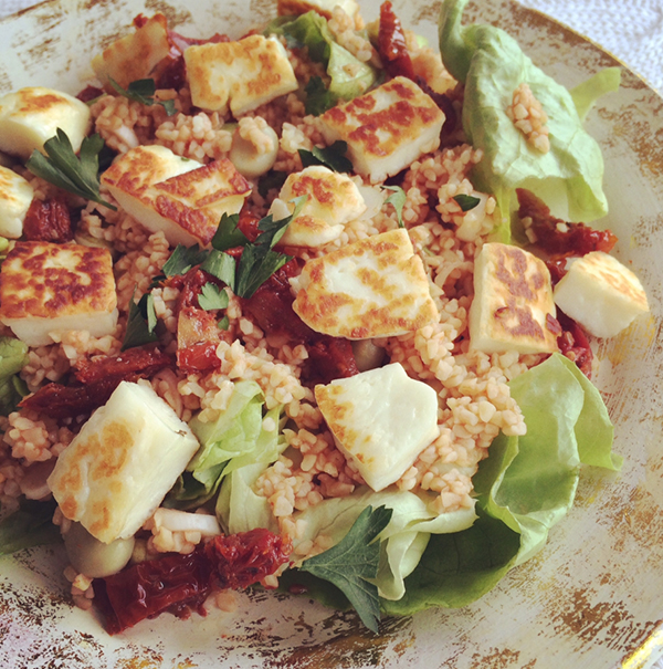 Bulgursalade met halloumi