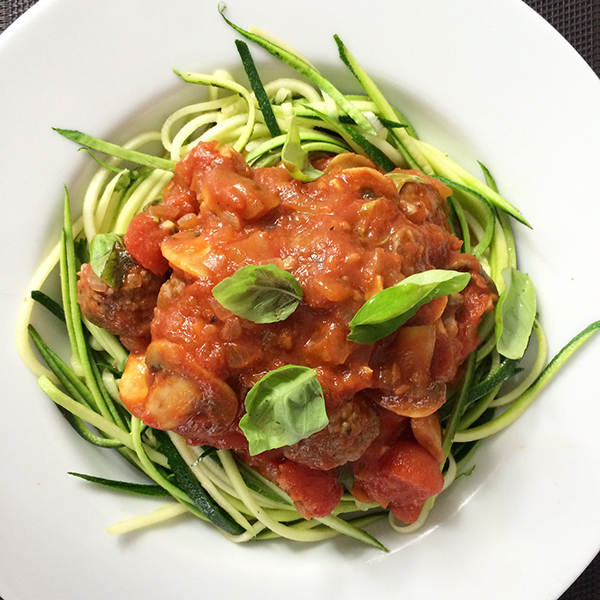 Courghetti met gehaktballetjes en champignons in tomatensaus