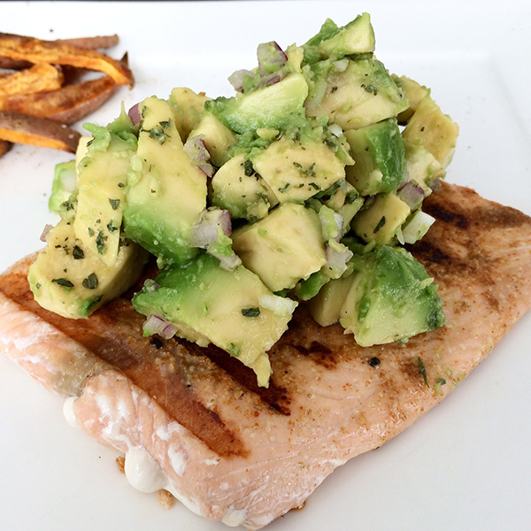 gegrilde zalm met avocadosalade