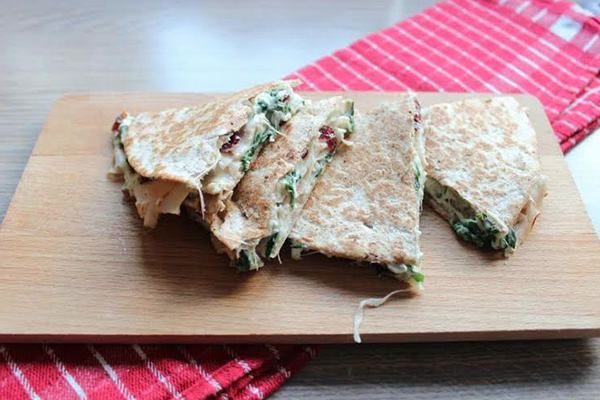 Quesadilla's met spinazie, kip en cranberry's