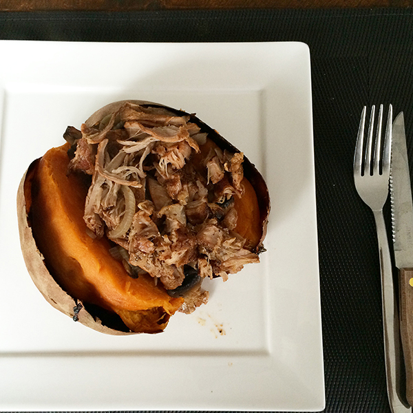 Gepofte zoete aardappel met pulled pork