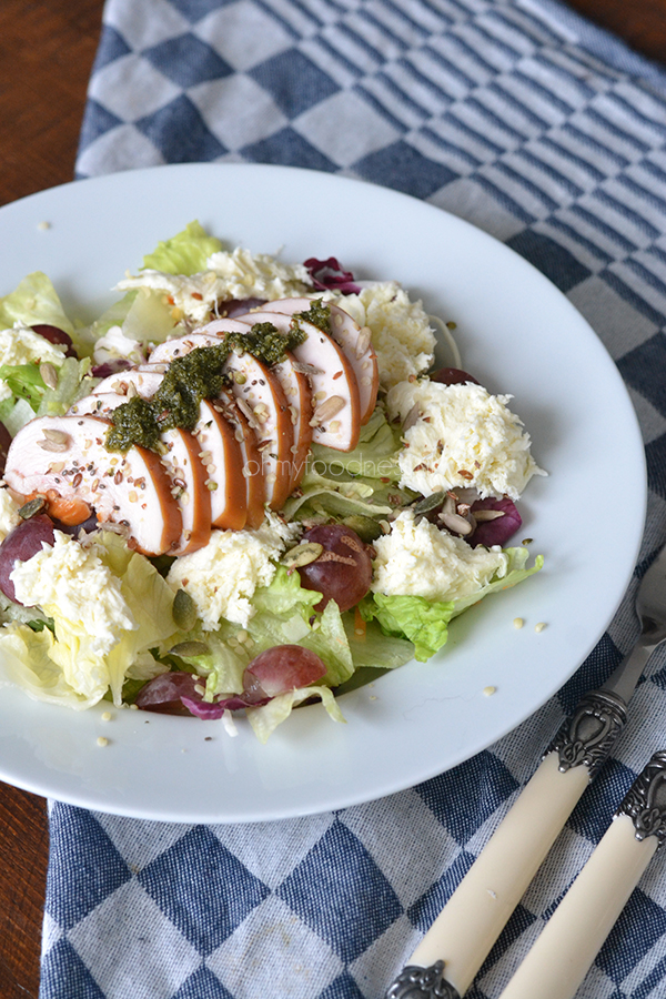 Salade met gerookte kip en druiven