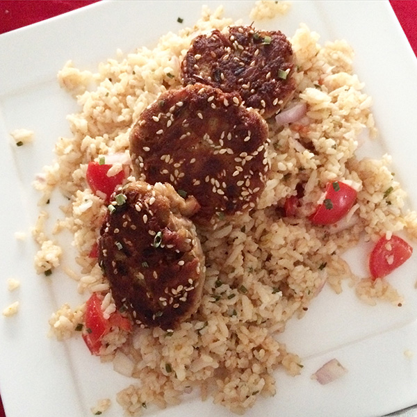 Tonijnburgers met rijstsalade