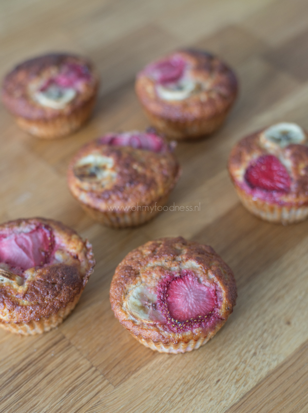 Bananenbroodmuffins met aardbei