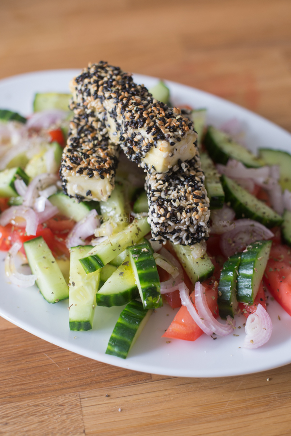 Griekse salade met gebakken feta