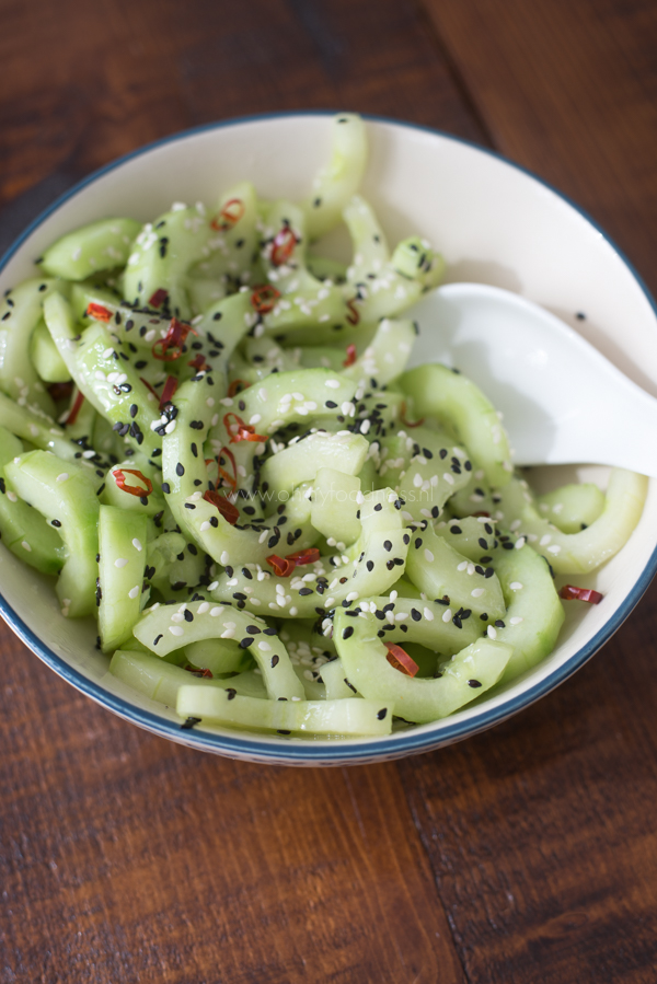 Komkommer-sesamsalade