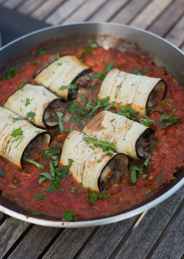 Auberginerolletjes in tomatensaus