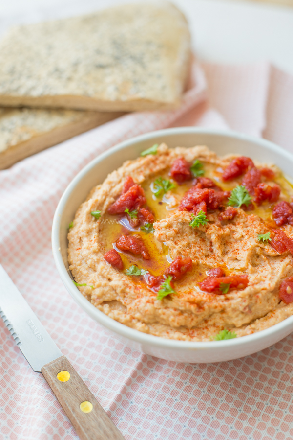 Hummus met zongedroogde tomaat