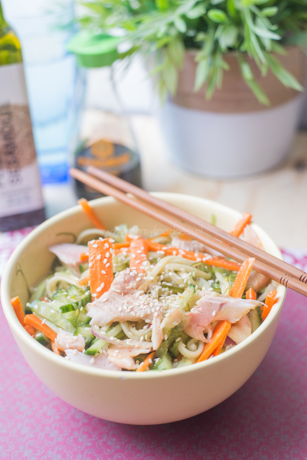 Wakame noedelsalade met gerookte forel