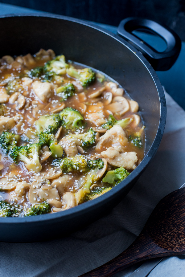 Broccoli-pannetje met kip en champignons