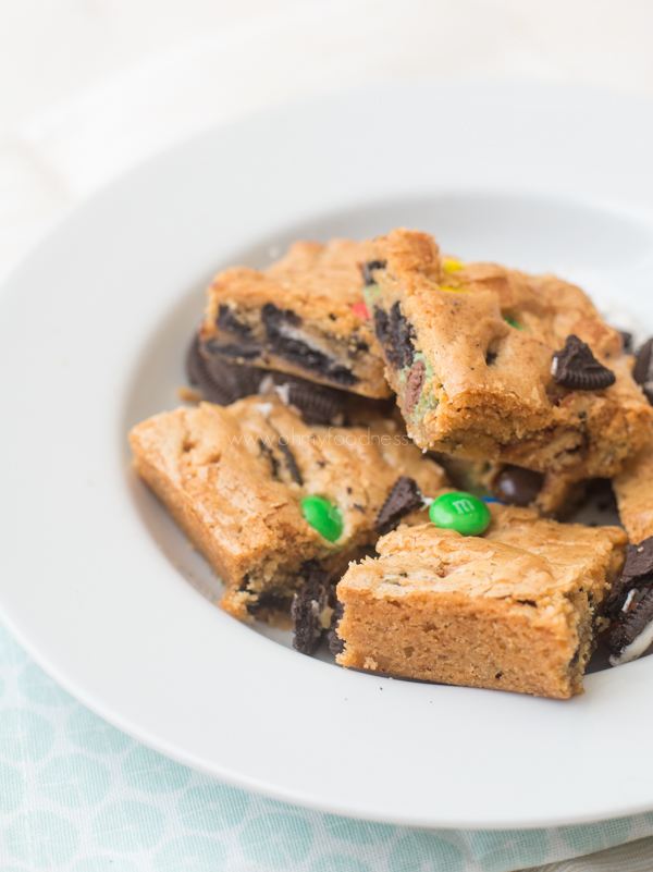 M&M Oreo Blondies met Twix