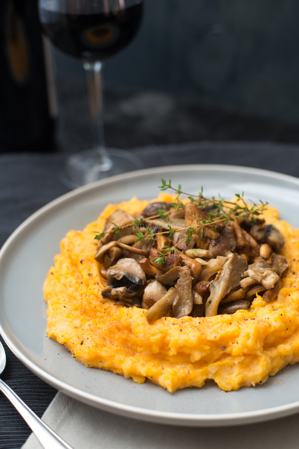 Pompoen-aardappelpuree met paddenstoelen