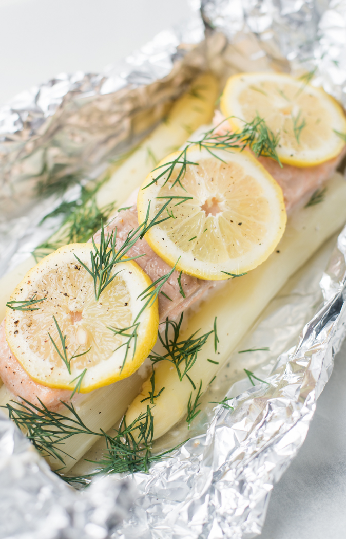 Witte asperges met zalm en papillotte