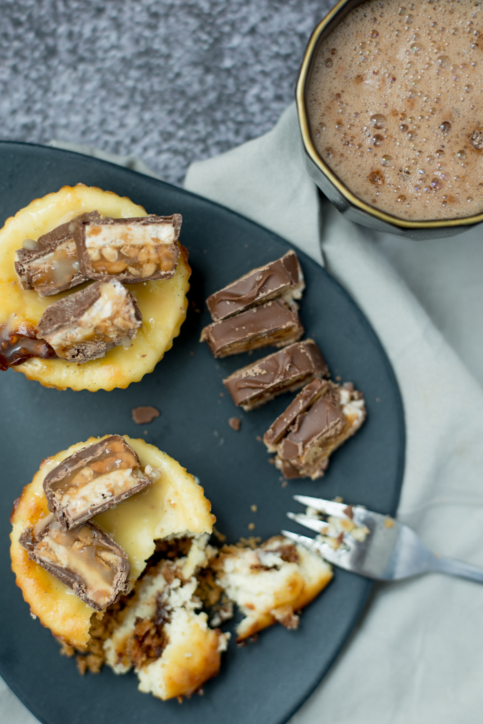 Mini Snickers cheesecake