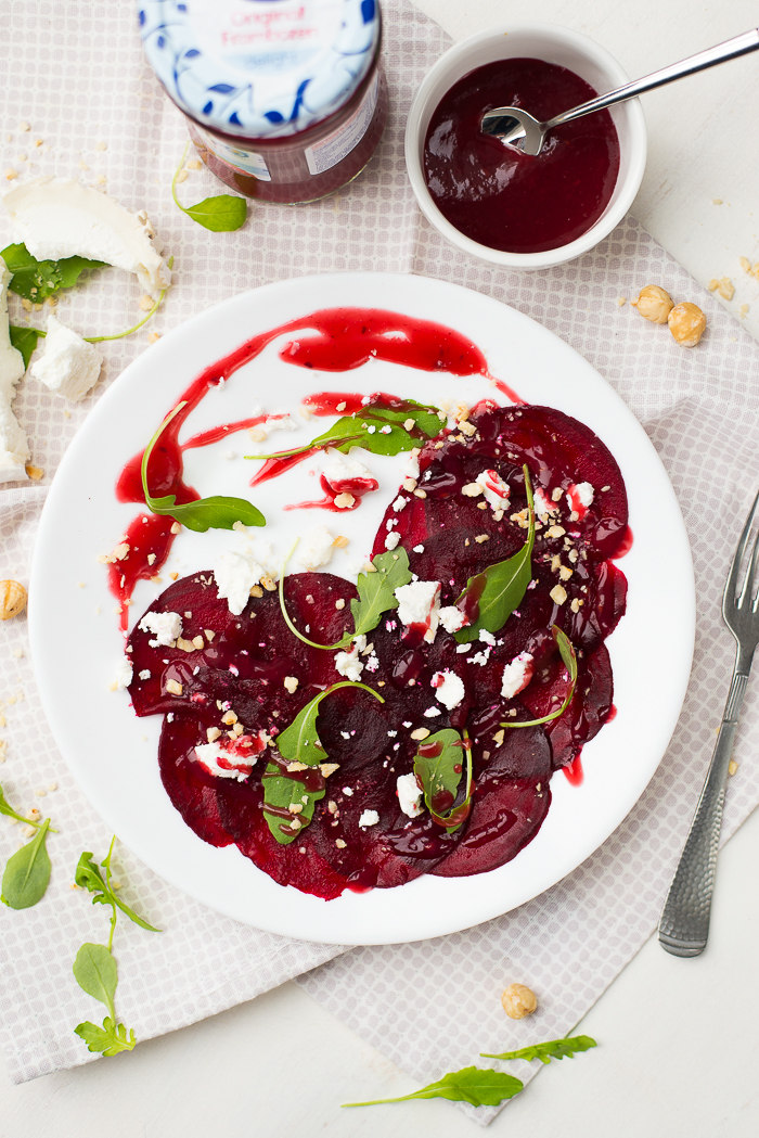 Bietencarpaccio met frambozendressing & geitenkaas