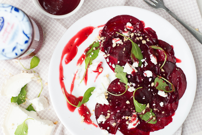Bietencarpaccio met frambozendressing & geitenkaas