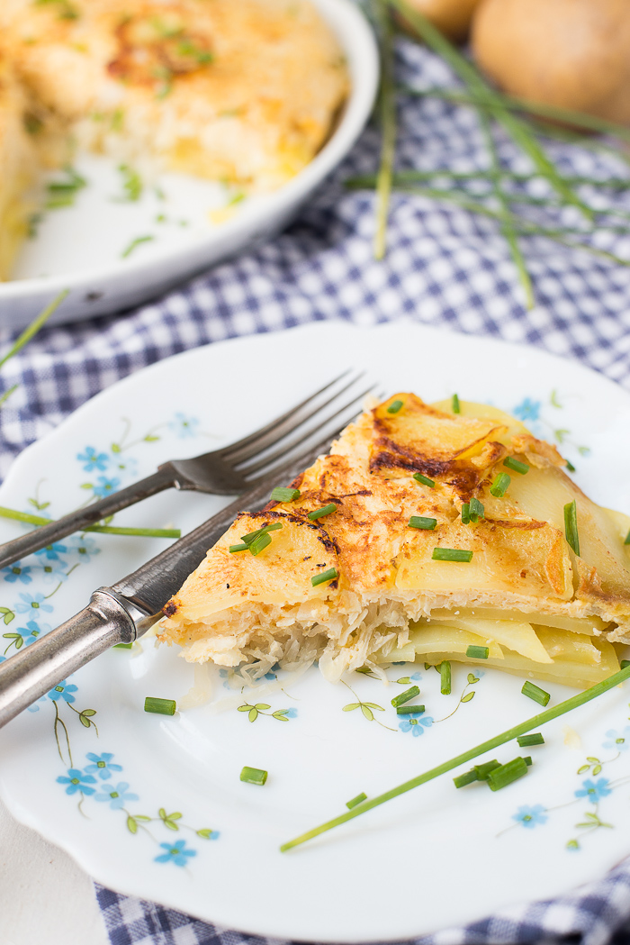 Aardappeltortilla met zuurkool en appel