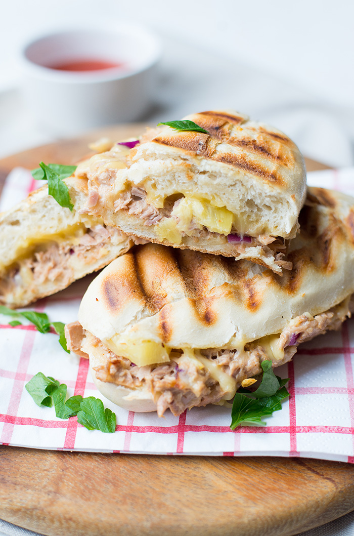 Pittige tonijnpanini met ananas