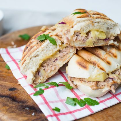 Pittige tonijnpanini met ananas