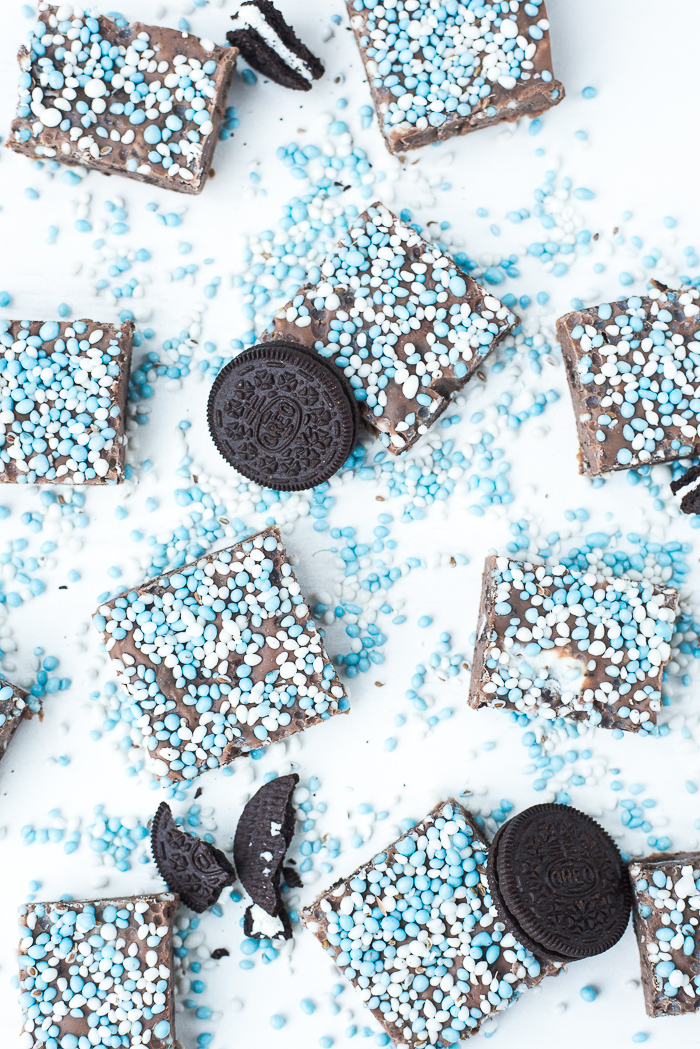 Chocoladefudge met Oreo en blauwe muisjes