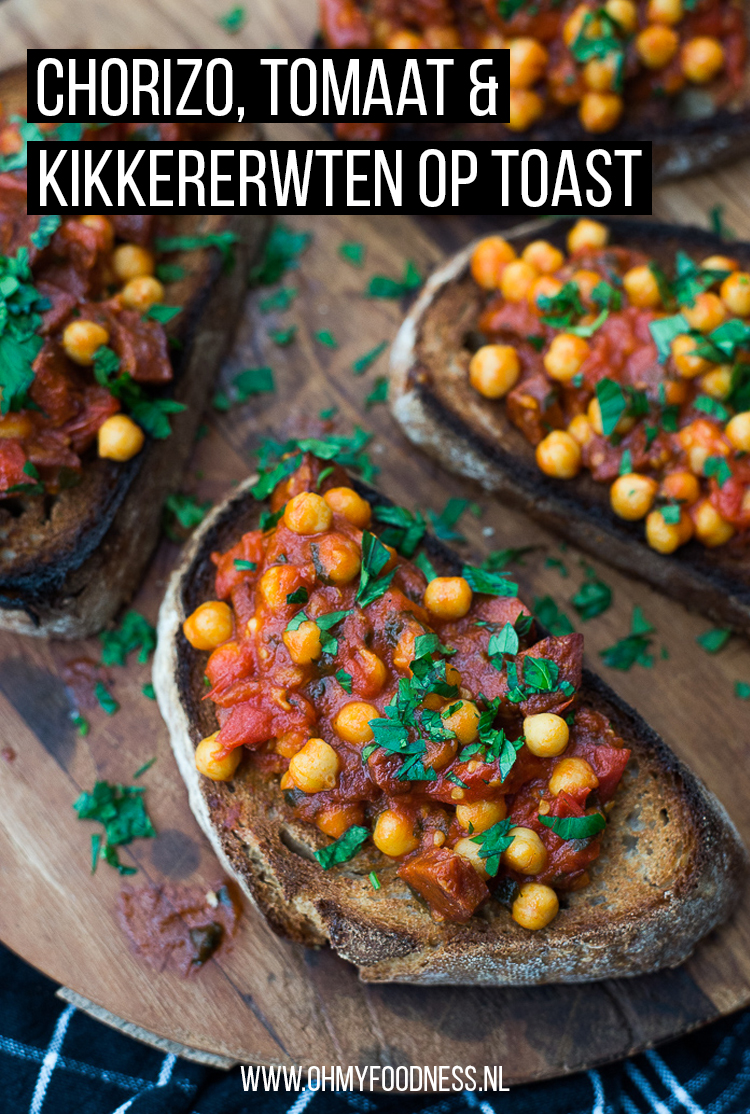 Chorizo, kikkererwten en tomaat op toast