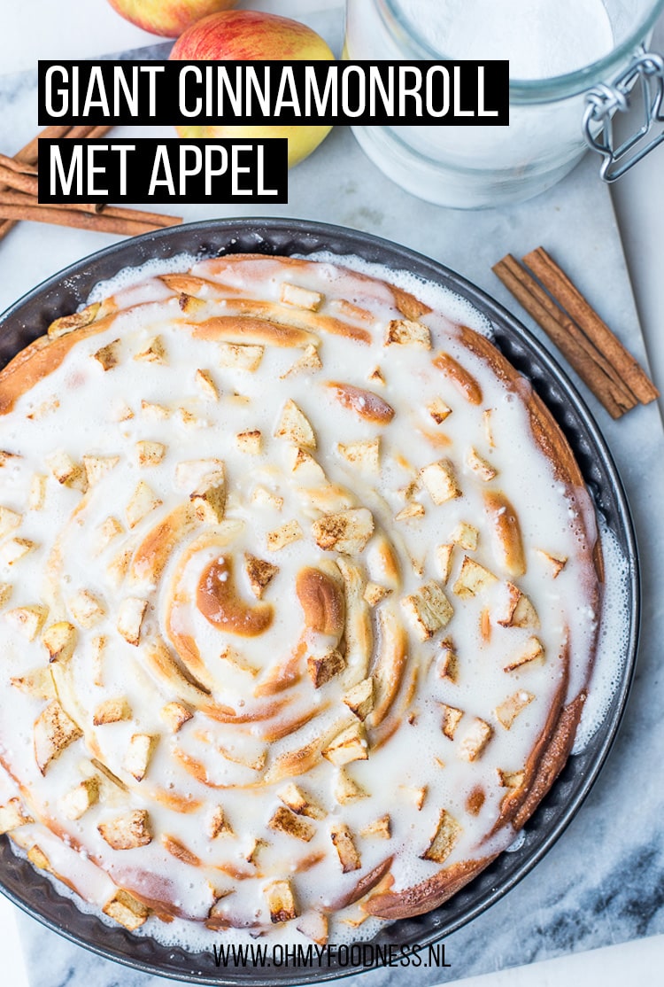 Giant cinnamonroll met appel