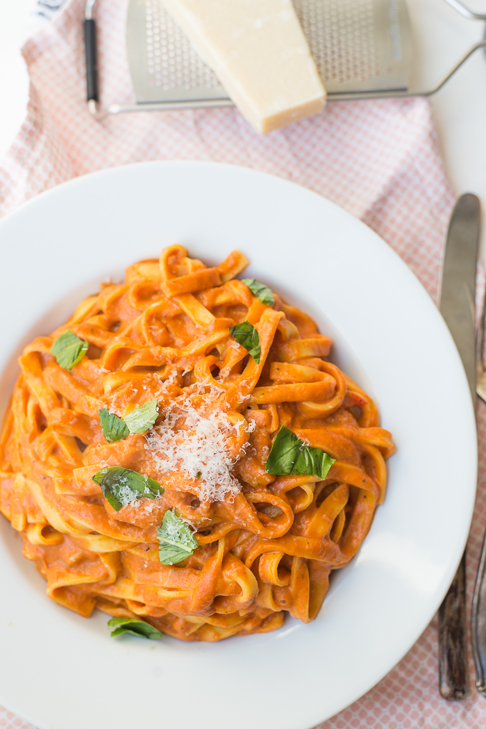 Tagliatelle met geroosterde paprikasaus