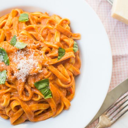 Tagliatelle met geroosterde paprikasaus