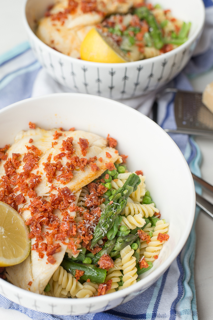 Pasta met groene groenten, schol en chorizokruim