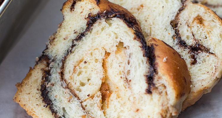 Pindakaas babka met chocolade