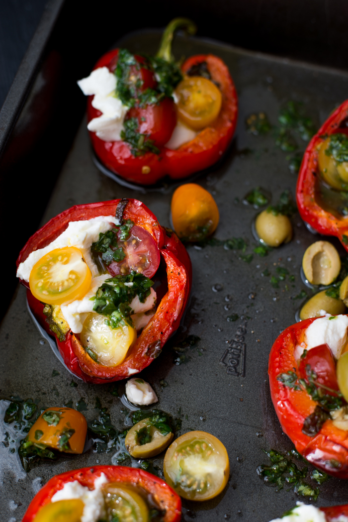 Paprika's uit de oven met ricotta en basilicumolie