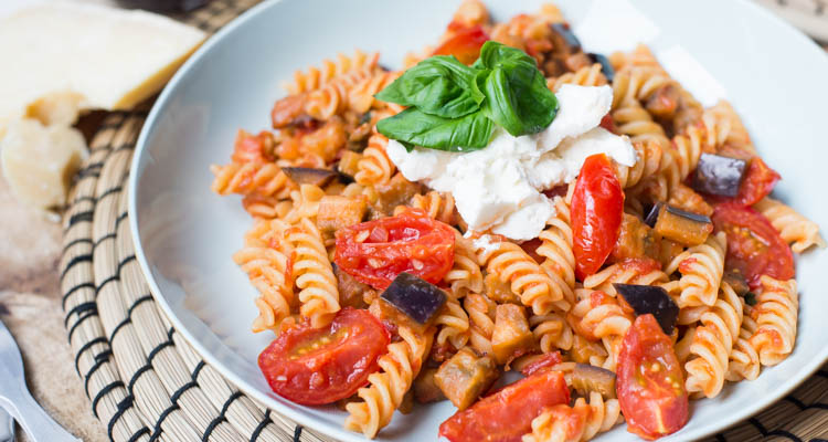 Fussili met tomaat en aubergine