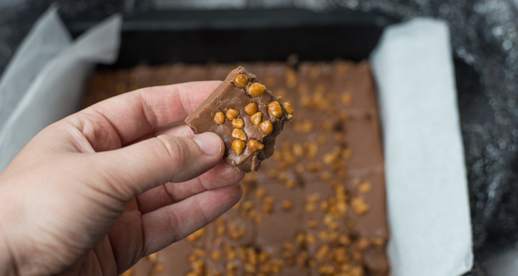 Baileysfudge met karamel crisp