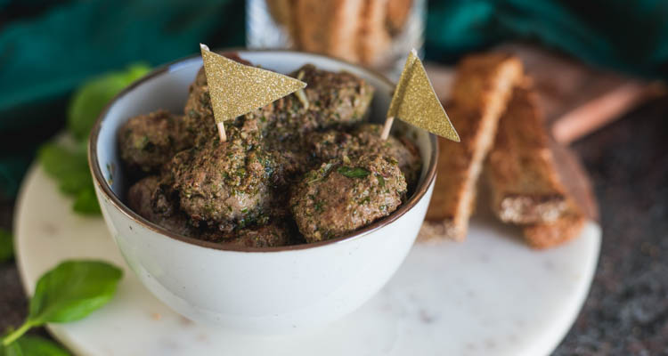 Italiaanse gehaktballetjes met pesto