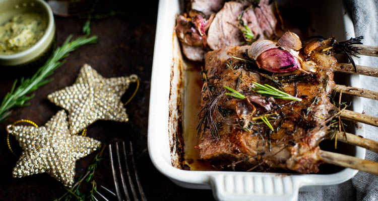 Lamsrack uit de oven met rozemarijn