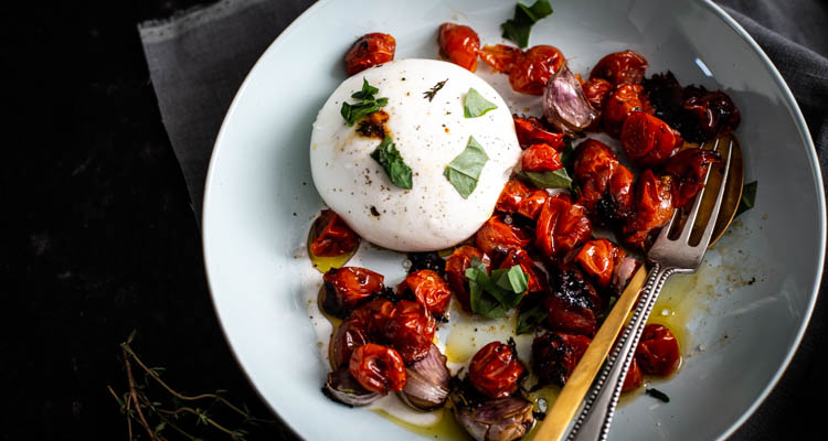 Burrata Caprese met geroosterde cherrytomaatjes