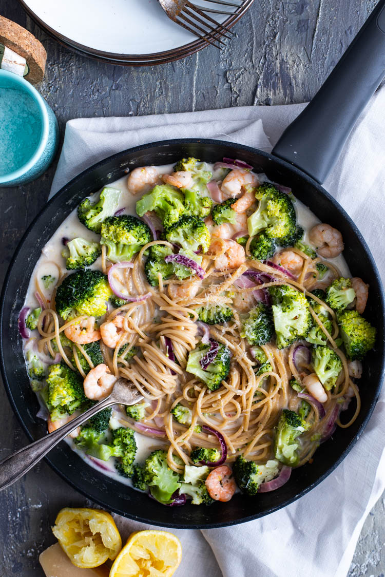 Citroenspaghetti met knoflookgarnalen en broccoli