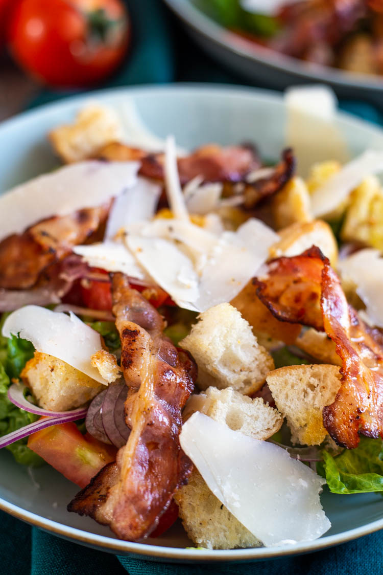 BLT salade met ciabattacroutons