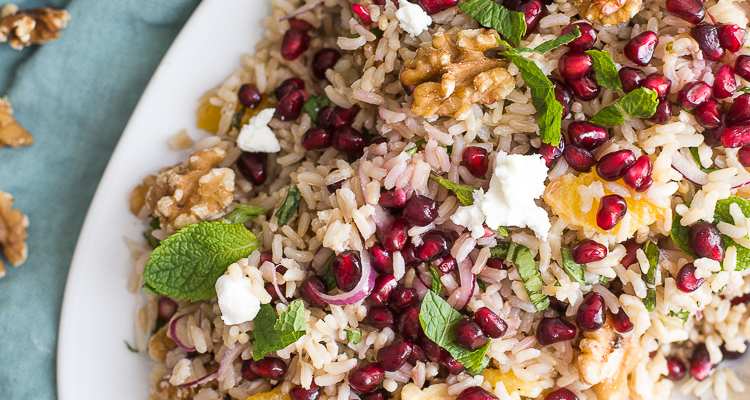 Rijstsalade met geitenkaas en granaatappel
