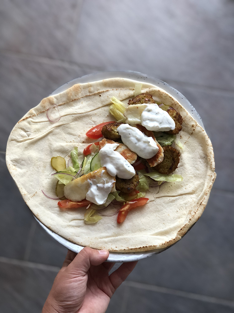 flatbread met falafel